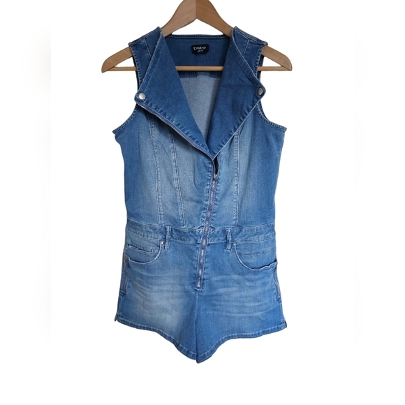 🎈2/60$C Bebe Vintage denim ziper rumper blue shorts. Size 28 - Picture 1 of 6